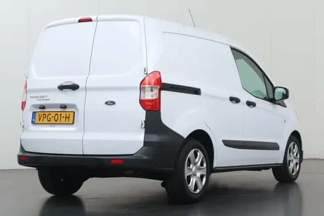 Ford Transit Courier (2022) thumbnail 2
