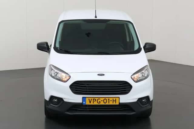 Ford Transit Courier (2022) thumbnail 3