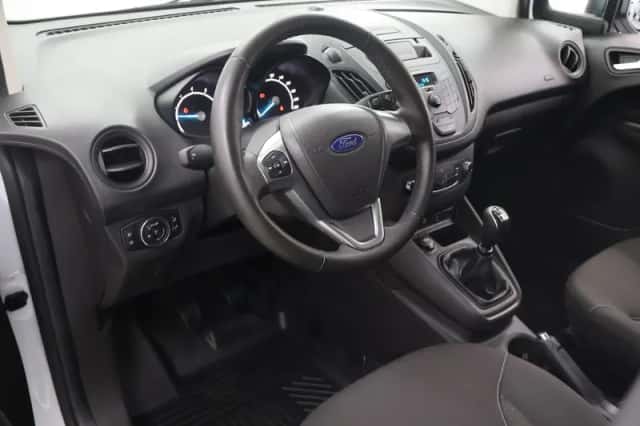 Ford Transit Courier (2022) thumbnail 7