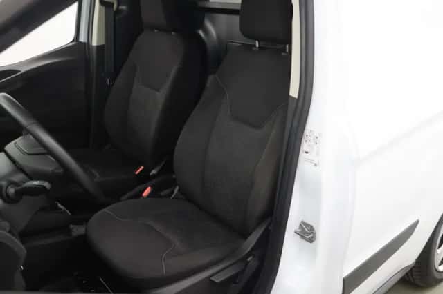 Ford Transit Courier (2022) thumbnail 8
