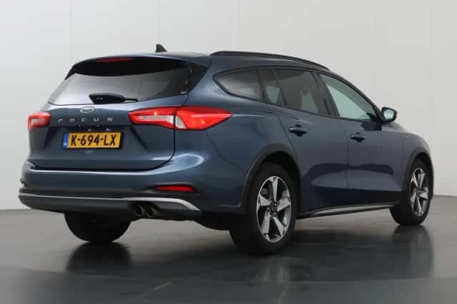 Ford Focus (2019) thumbnail 2