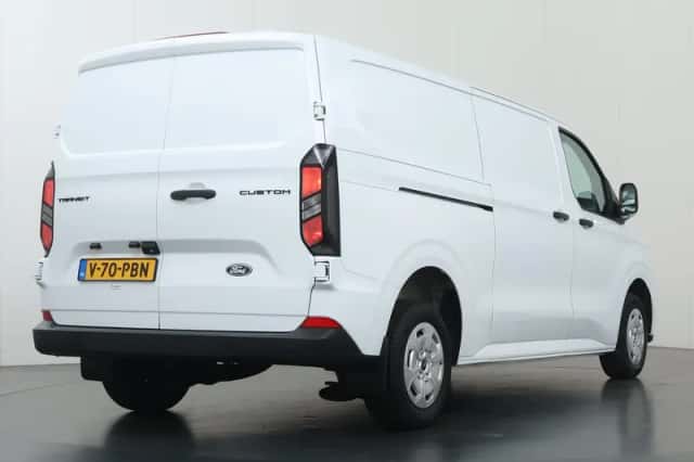 Ford Transit Custom (2024) thumbnail 2