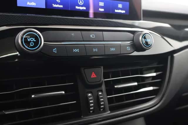 Ford Kuga (2022) thumbnail 24
