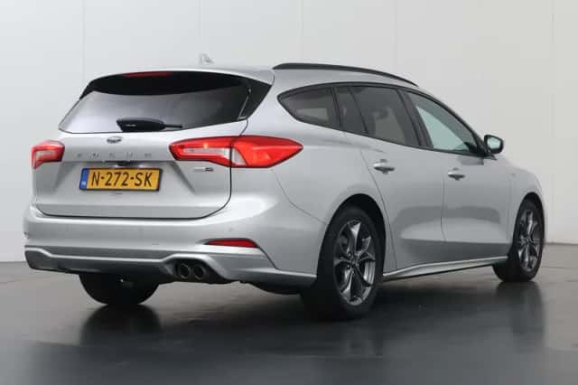 Ford Focus (2022) thumbnail 2