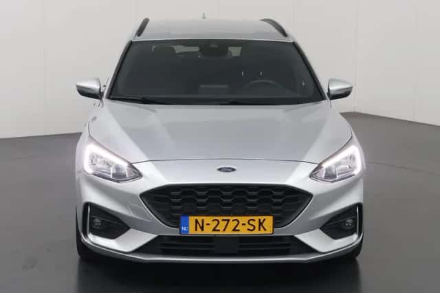 Ford Focus (2022) thumbnail 3
