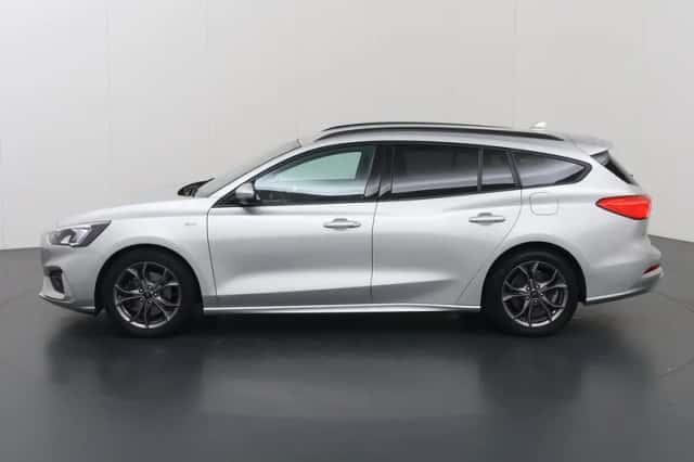 Ford Focus (2022) thumbnail 5