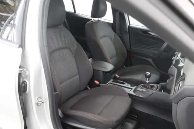 Ford Focus (2022) thumbnail 10