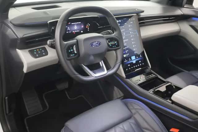 Ford Explorer (2025) thumbnail 7