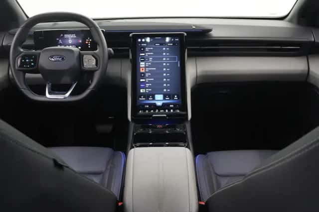 Ford Explorer (2025) thumbnail 8