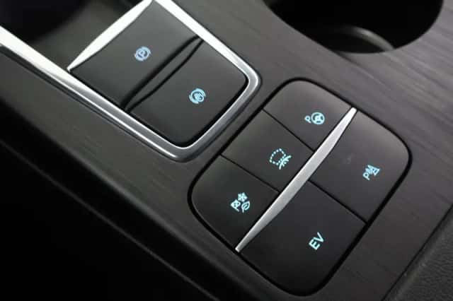 Ford Kuga (2022) thumbnail 29
