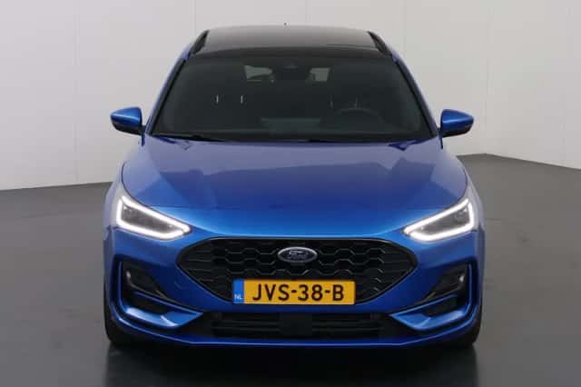 Ford Focus (2023) thumbnail 3