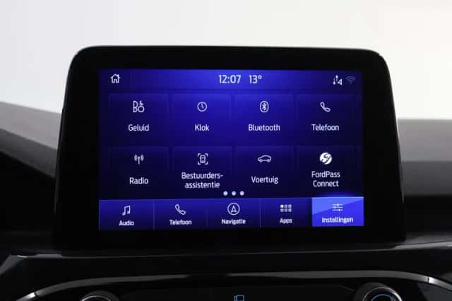 Ford Kuga (2022) thumbnail 18