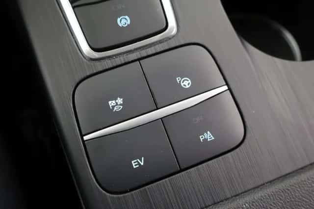Ford Kuga (2022) thumbnail 32