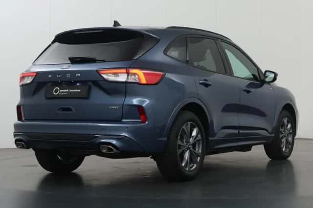 Ford Kuga (2023) thumbnail 2