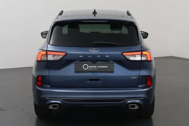 Ford Kuga (2023) thumbnail 4
