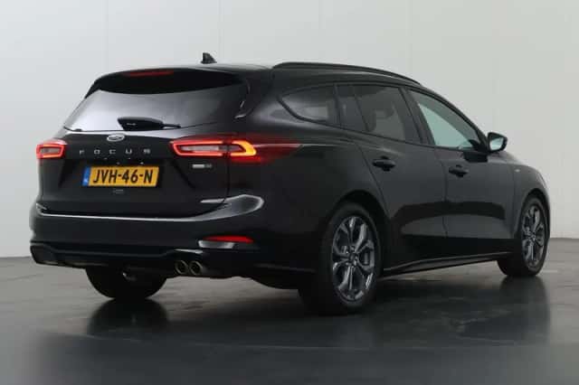 Ford Focus (2023) thumbnail 2