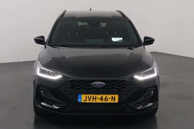 Ford Focus (2023) thumbnail 3