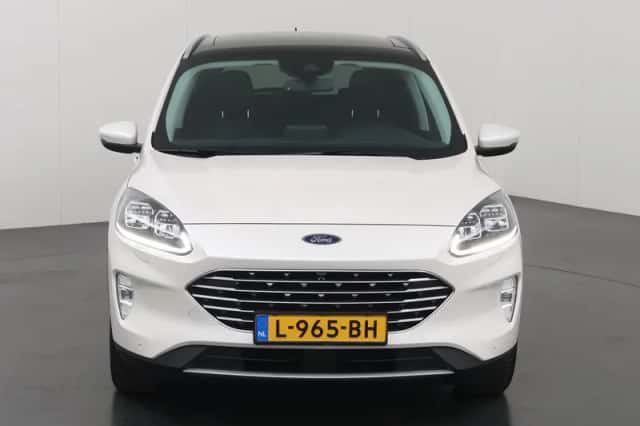 Ford Kuga (2021) thumbnail 3