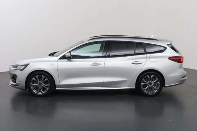 Ford Focus (2023) thumbnail 5