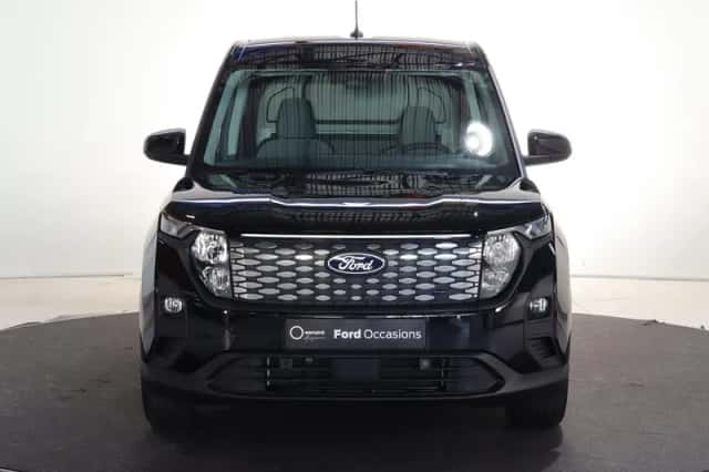 Ford E-Transit Courier (2026) thumbnail 3
