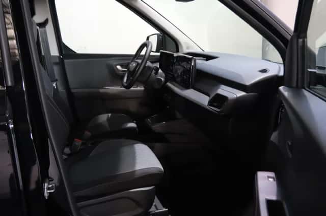 Ford E-Transit Courier (2026) thumbnail 7