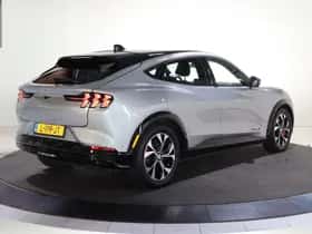 Ford Mustang (2021) thumbnail 2