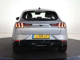 Ford Mustang (2021) thumbnail 4