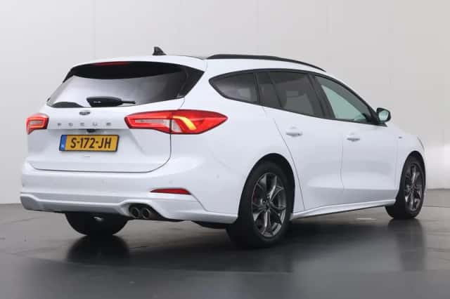 Ford Focus (2021) thumbnail 2