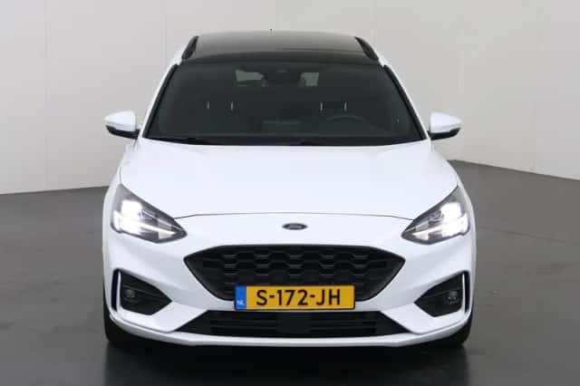 Ford Focus (2021) thumbnail 3