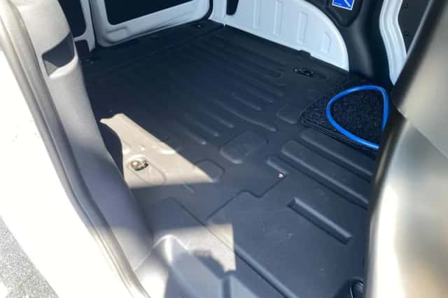 Ford E-Transit Courier (2025) thumbnail 16