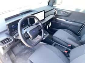 Ford E-Transit Courier (2025) thumbnail 6