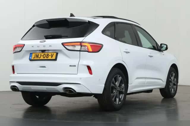 Ford Kuga (2022) thumbnail 2