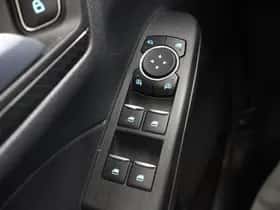 Ford Kuga (2022) thumbnail 38