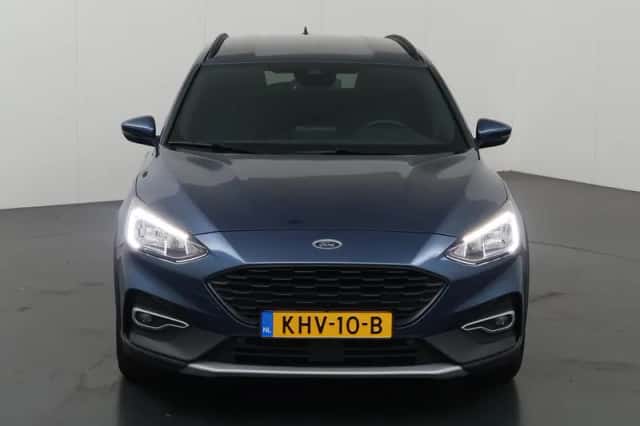 Ford Focus (2022) thumbnail 3