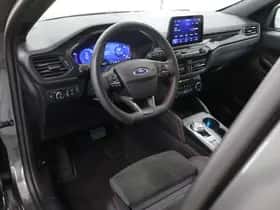 Ford Kuga (2023) thumbnail 7