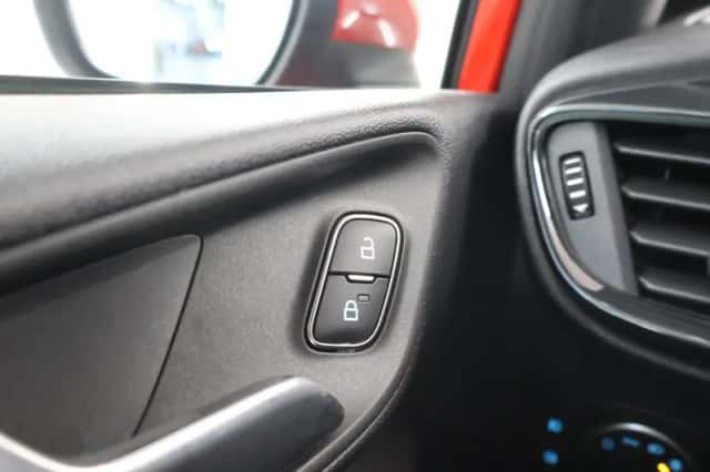 Ford Fiesta (2021) thumbnail 32