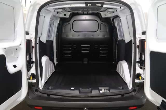Ford E-Transit Courier (2026) thumbnail 9