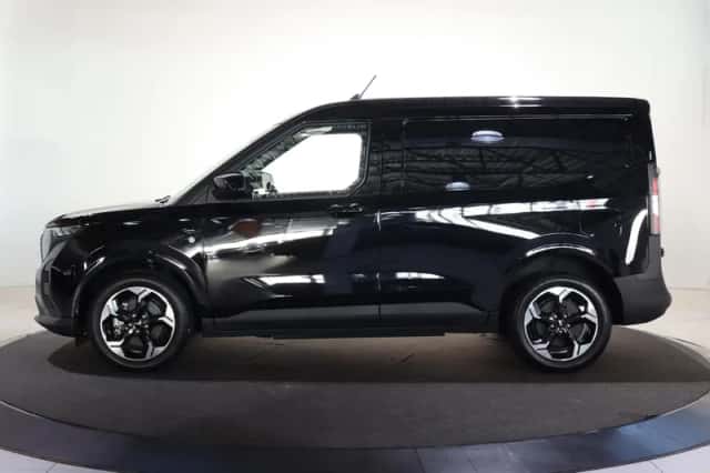 Ford E-Transit Courier (2026) thumbnail 5