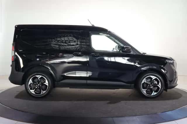 Ford E-Transit Courier (2026) thumbnail 6
