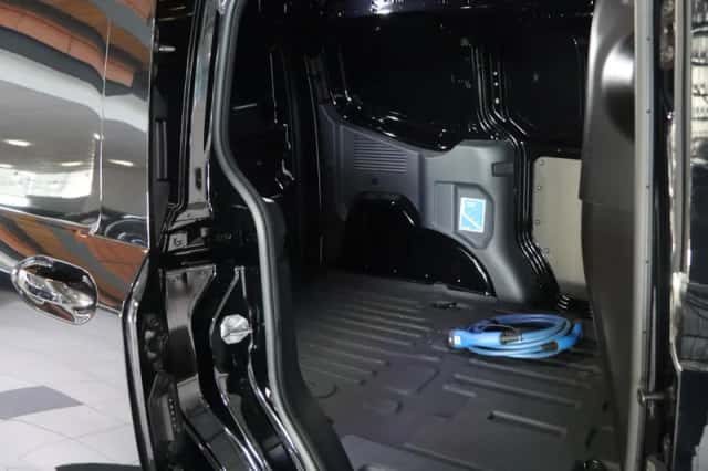 Ford E-Transit Courier (2026) thumbnail 8