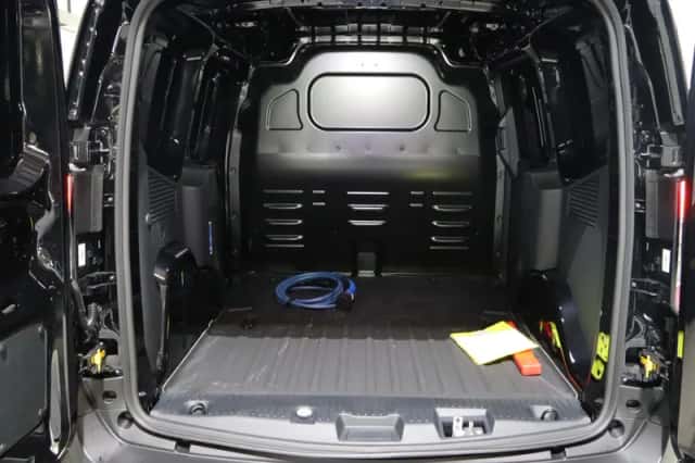 Ford E-Transit Courier (2026) thumbnail 9