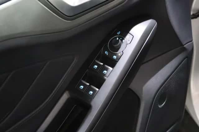 Ford Focus (2023) thumbnail 12