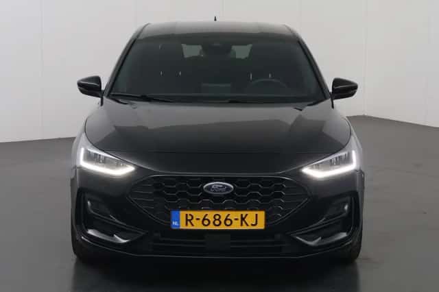 Ford Focus (2022) thumbnail 3
