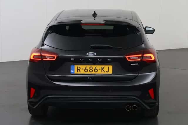 Ford Focus (2022) thumbnail 4