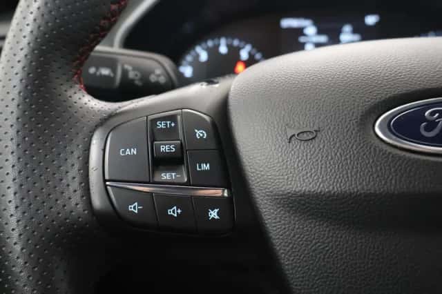 Ford Focus (2022) thumbnail 32