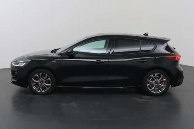 Ford Focus (2022) thumbnail 5