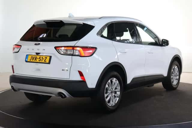 Ford Kuga (2022) thumbnail 2