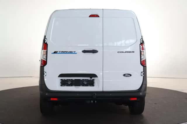 Ford E-Transit Courier (2026) thumbnail 4
