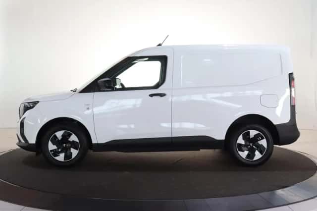 Ford E-Transit Courier (2026) thumbnail 5