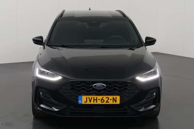 Ford Focus (2023) thumbnail 3